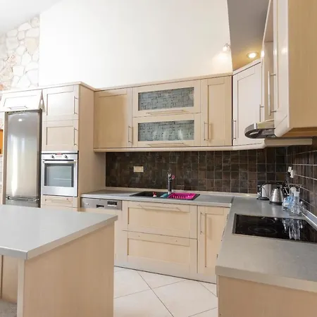 펜션 The Spacious & Quiet Maisonette *