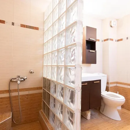 The Spacious & Quiet Maisonette 펜션 팔리오우리
